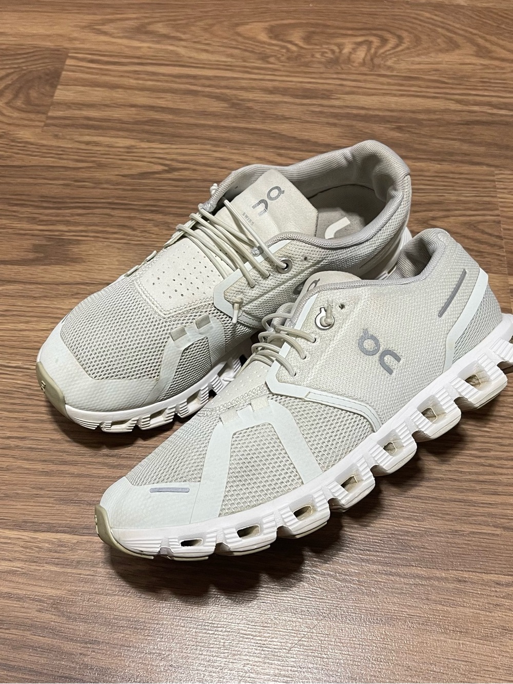 On Cloud running cloud 5 Womens Size 7.5 White Athletic Running Sneakers
